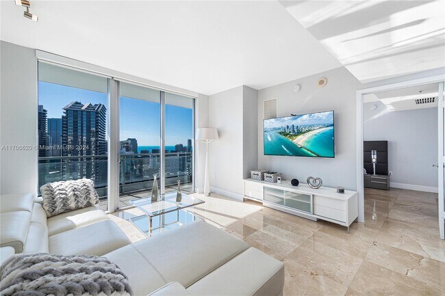 Photo - 92 SW 3rd St Unidad 3802