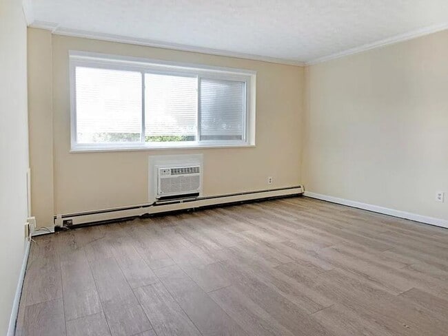 Photo - 2432 East Ave