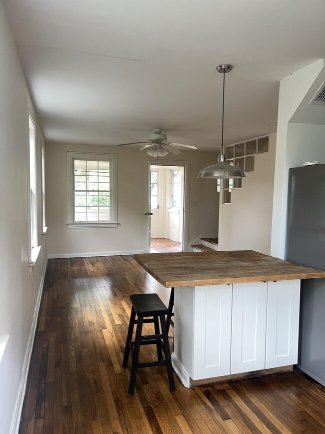 Building Photo - 2943 Forbes St Rental