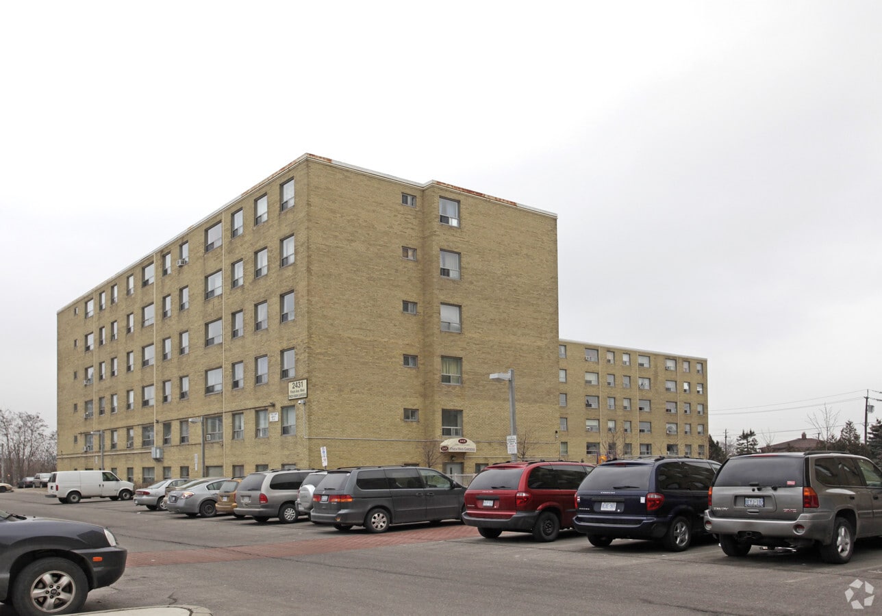 Photo - Finch Main Gardens