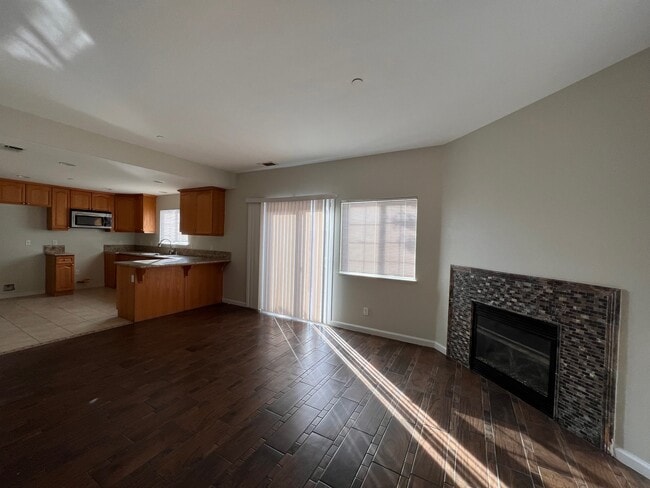 Photo - 415 Hetherington Cir