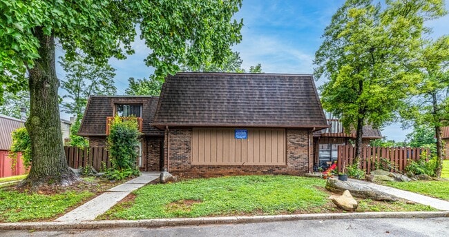 Building Photo - 9124 Woodpark Ln NW Unit D