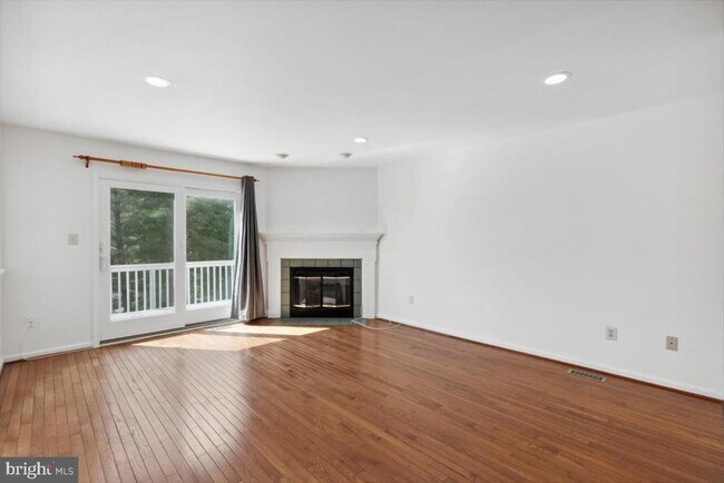 Photo - 146 Canterbury Ln