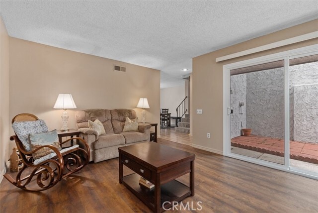 Photo - 11366 Holder St