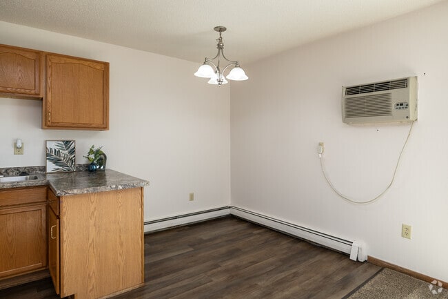 Studio - 470SF - Dining Area - Dakota View Estates