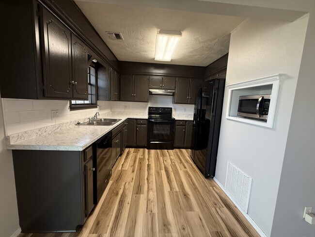 Photo - 2204 Post Oak Dr