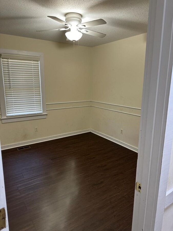 Photo - 1112 Strawbush Rd