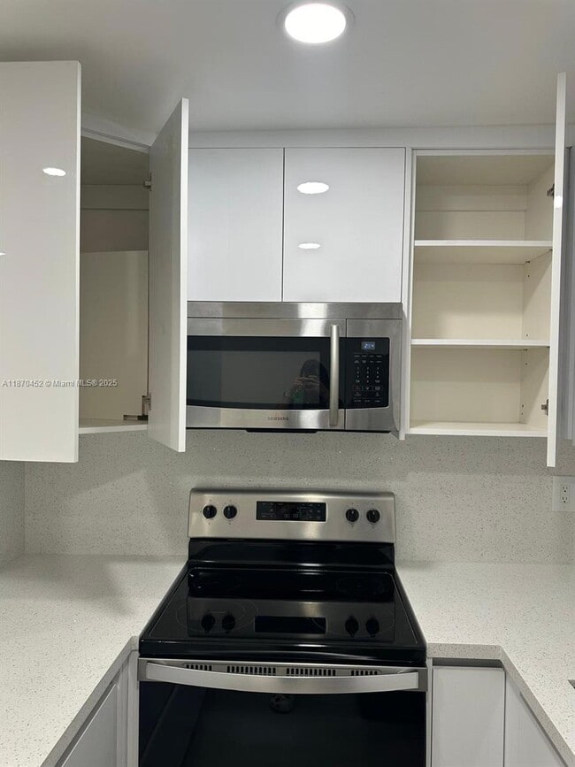 Building Photo - 12045 SW 18th St Rental