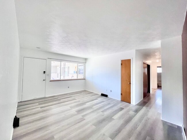 Photo - 2430-2430 Clearview Ave Unidad 2428