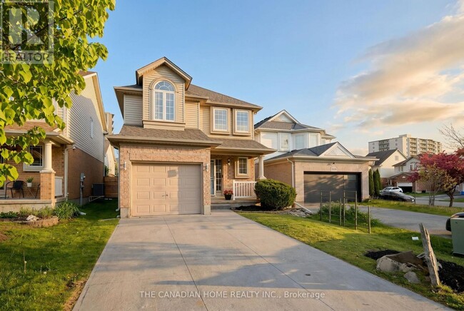 Photo - 812 Sandcherry St