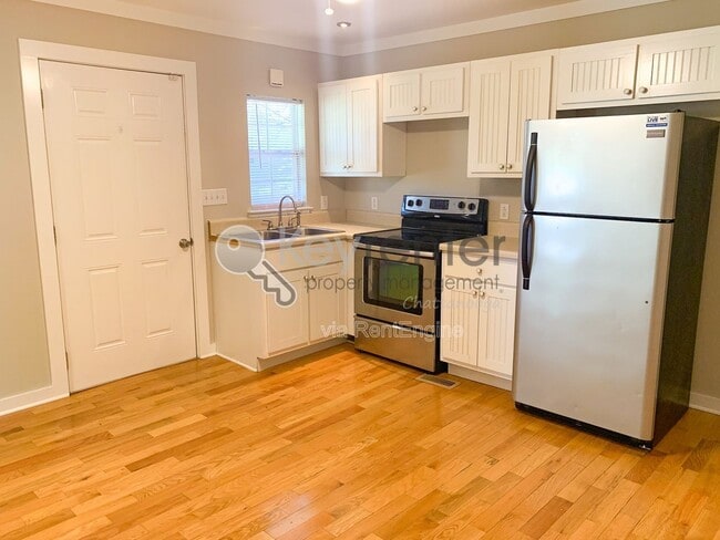 Photo - 115 Larchmont Ave