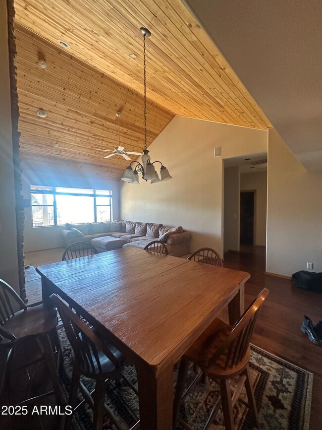 Photo - 805 N Grapevine Cir