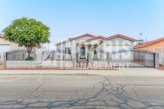 Photo - Great Location Off The Freeway