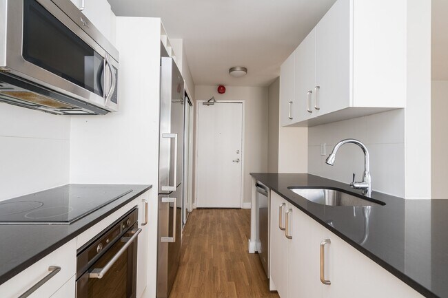 Building Photo - 95 Jameson Ave