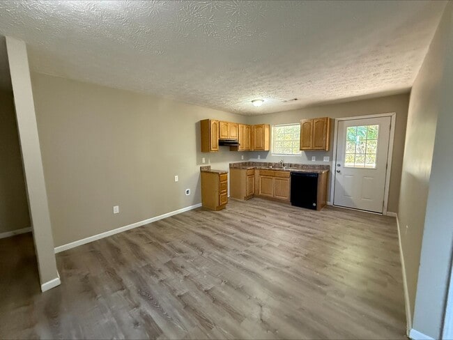 Photo - 3 Bedroom  2 Bathroom in White Pine