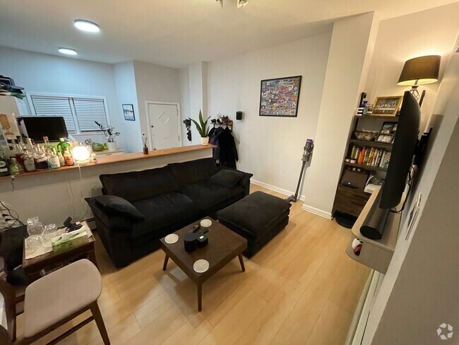 Building Photo - 229 London St Unit 1 Rental