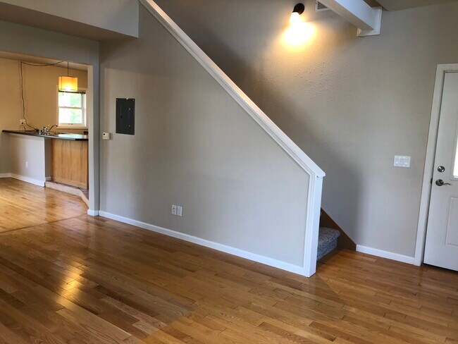 Photo - 954 1/2 Jenifer St Unit 954.5