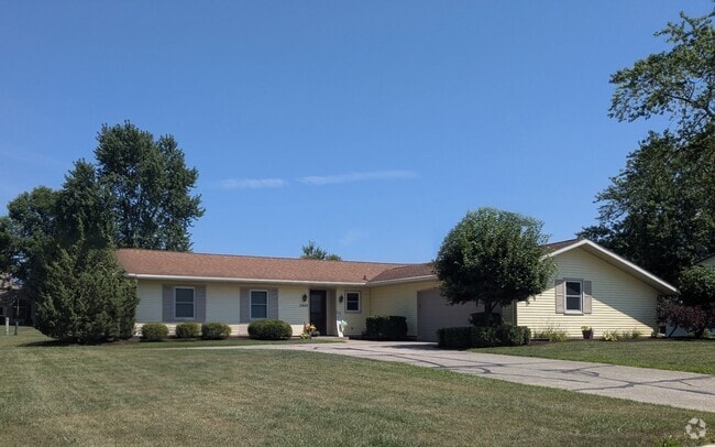 Building Photo - 2907 Greenbriar Dr Rental