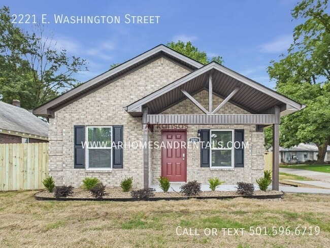 Building Photo - 2221 E Washington Ave