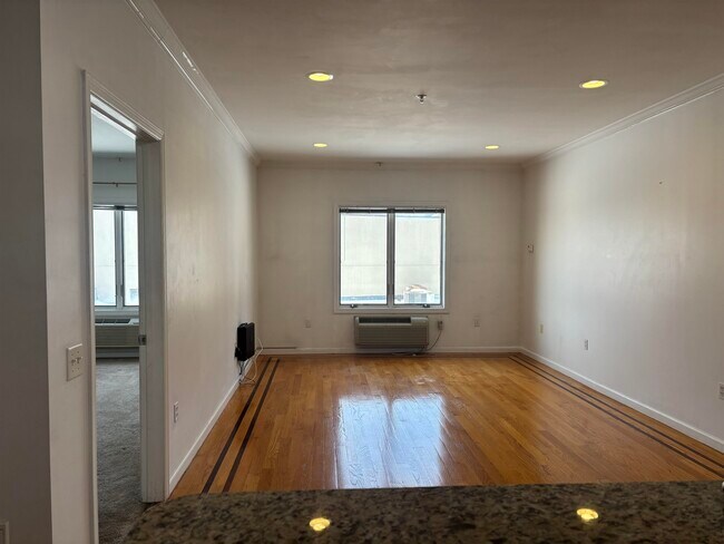 Photo - 528 52nd St Unit 202