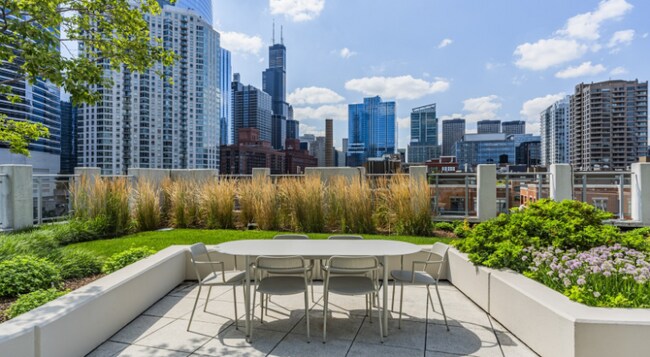 Photo - 550 W Kinzie St