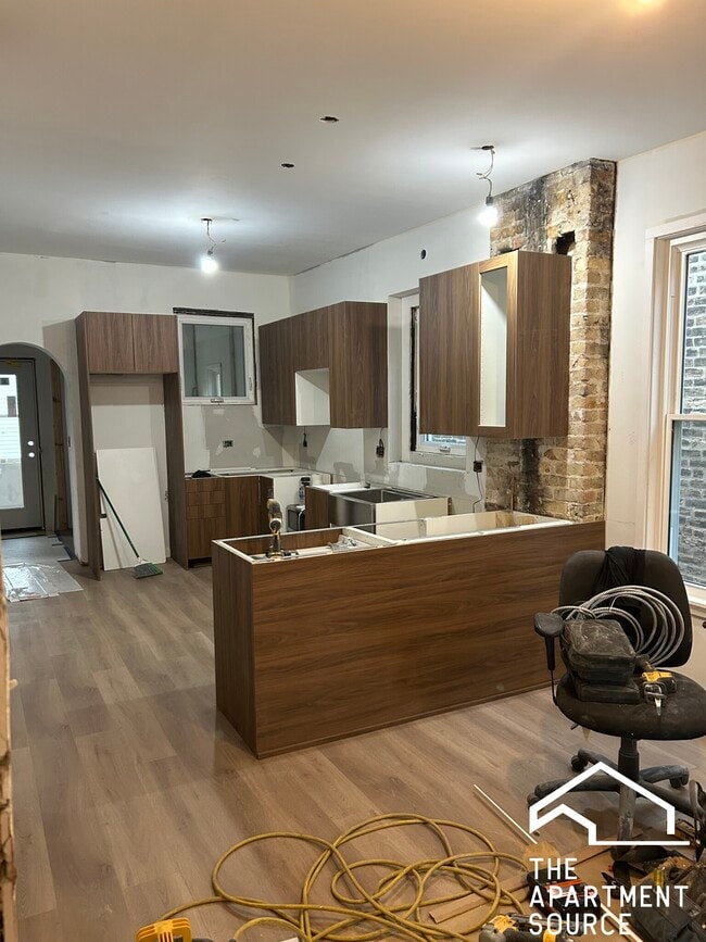 Building Photo - 2206 W Erie St Unit 2F Rental