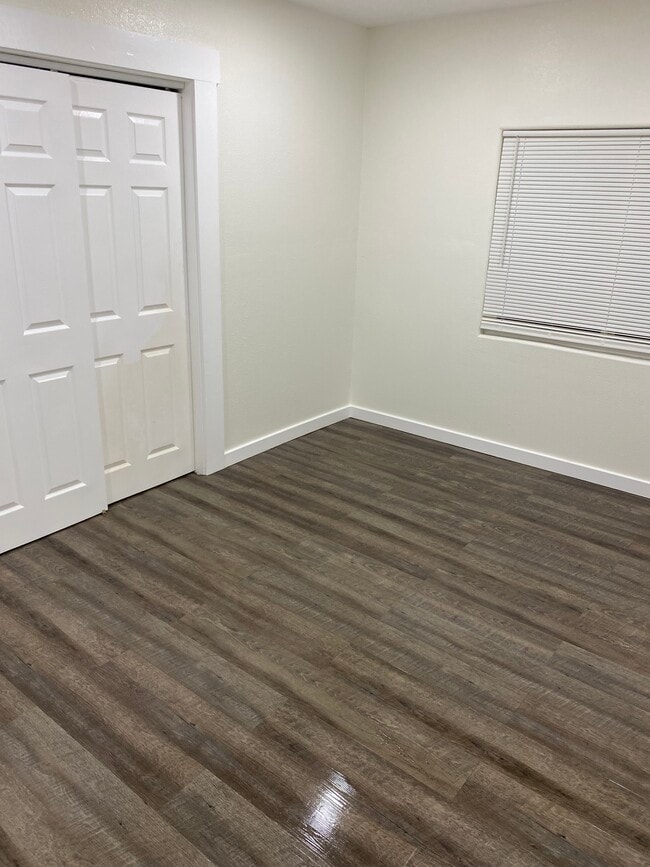 Photo - 1539 E Young St