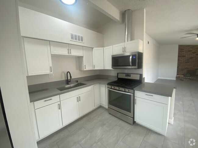 Building Photo - 1210 E Saint Louis Ave Rental