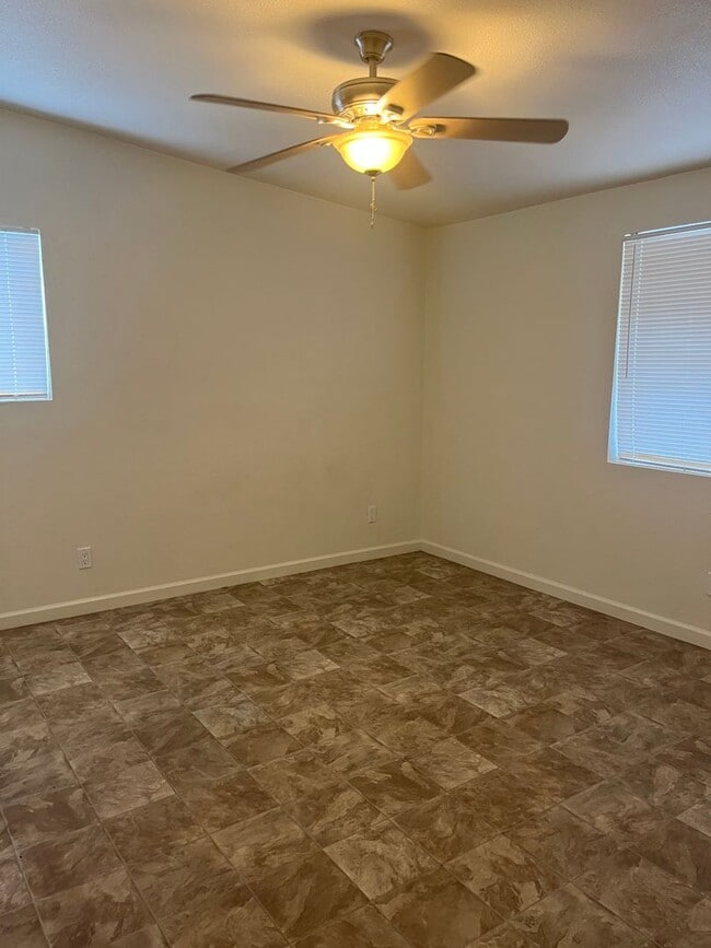 Photo - 400 W Arrowhead Dr