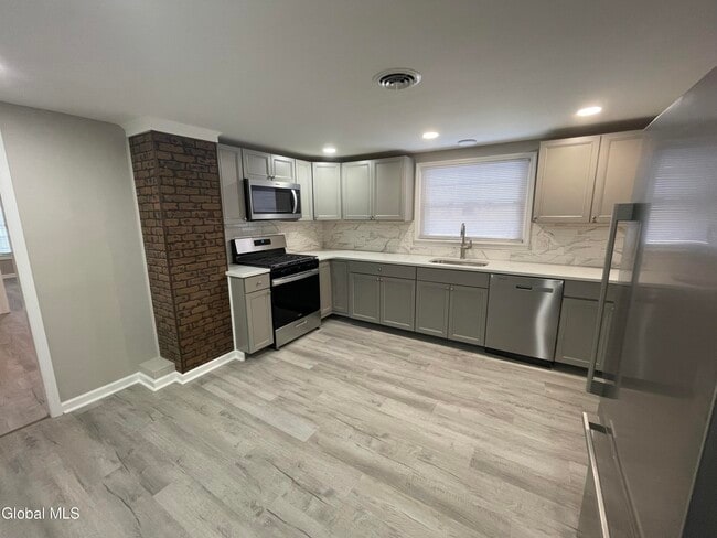 Building Photo - 28 Leversee Ave Unit 1