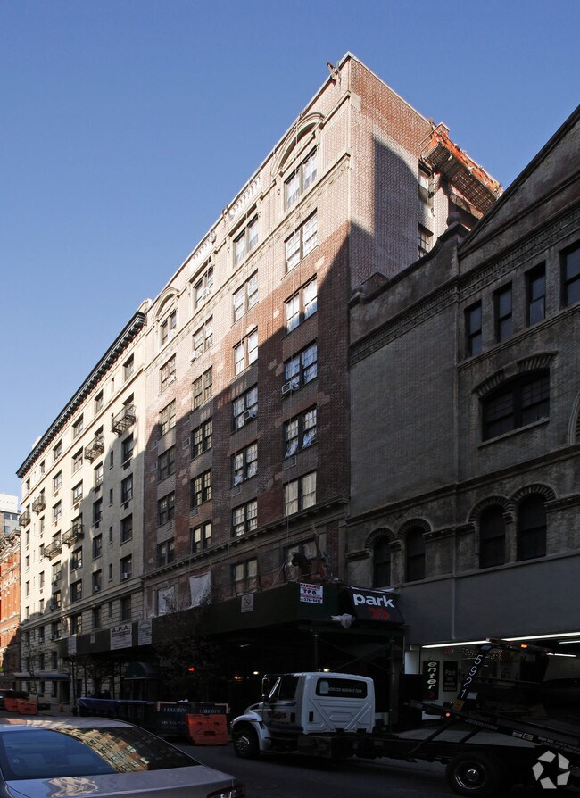 Primary Photo - 111 E 75th St