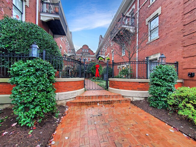 Building Photo - 400 E Washington St Unit 22 Rental