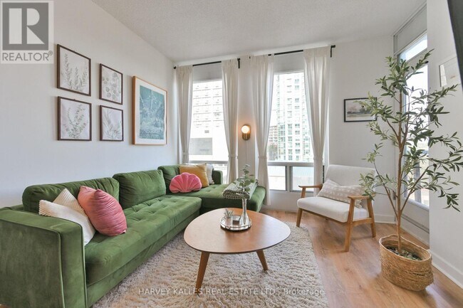 Photo - 85 Bloor St E Unité 1704