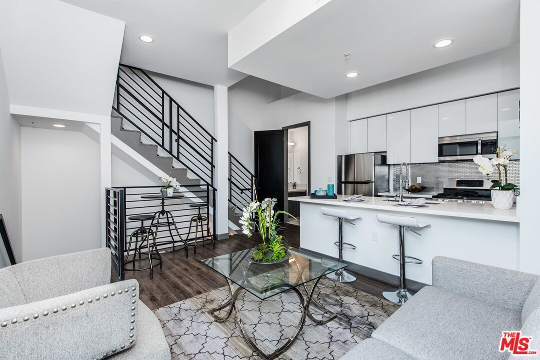 Photo - 644 Normandie Ave