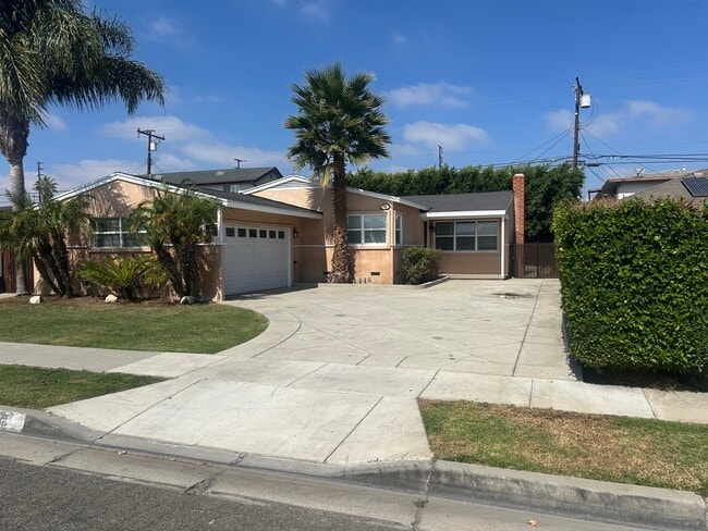 Building Photo - 2911 W 129th St