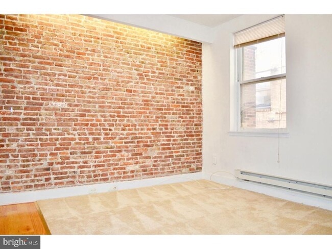 Photo - 330 S Juniper St Townhome