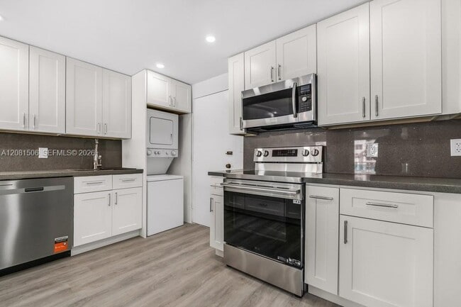 Building Photo - 3430 Galt Ocean Dr Unit 305