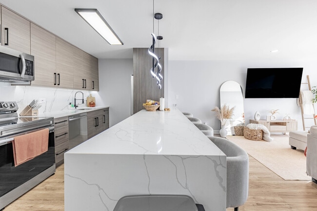 Photo - 5455 N Sheridan Rd