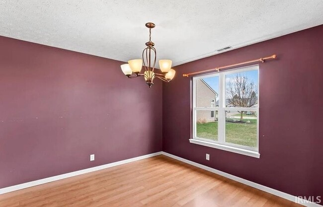 Photo - 1126 Trillium Ln