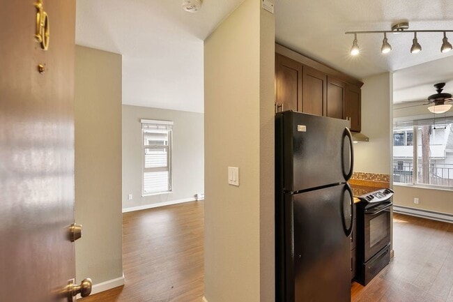 Building Photo - 2720 14th Ave S Unit 6