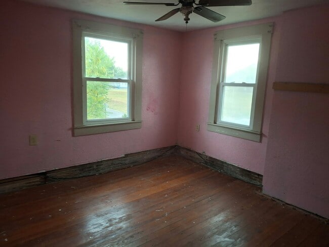 Photo - 311 W 5th St
