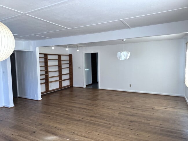 Photo - Aina Haina - Renovated 4 bedroom, 2 bath single family home