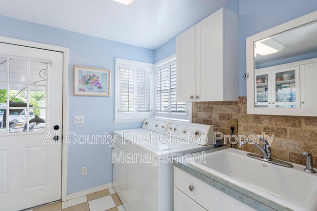 Photo - 835 49th Ave N