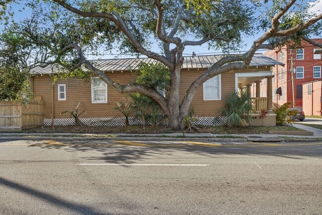 Photo - Updated Tampa Home – Prime Central Location 4 Beds - 2 Baths!