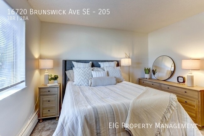 Photo - 16720 Brunswick Ave SE Unidad 205