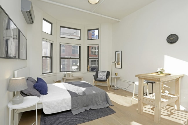 Photo - 113 W Chicago Ave Apartment