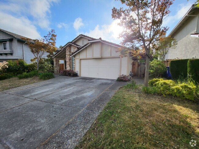 Building Photo - Beautiful Carriage Hills Home!!