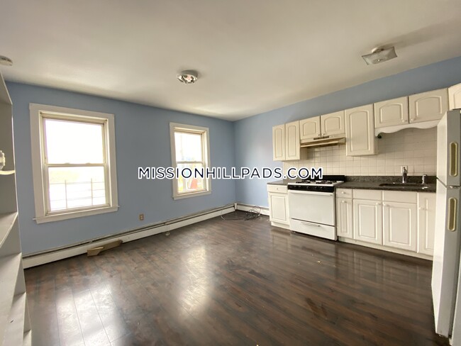 Photo - 1576 Tremont St Apartments Unit 2