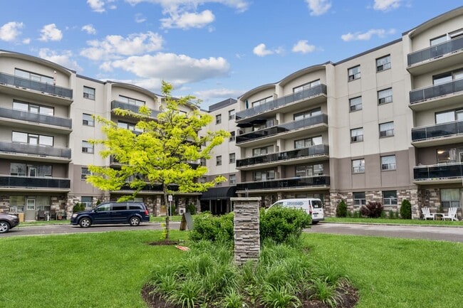 Building Photo - La Contessa