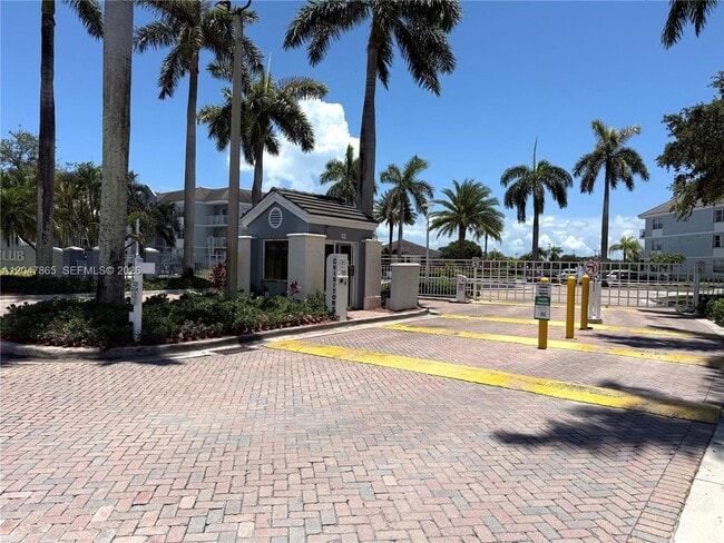 Building Photo - 8500 SW 212th St Unit 106